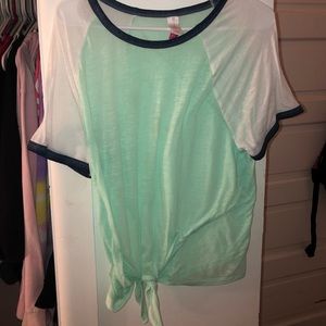 XL cropped shirt